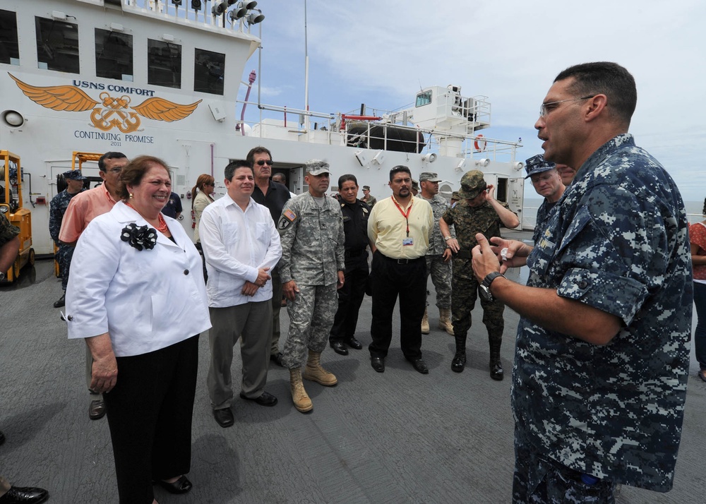 CP 2011 mission commander takes El Salvadoran VIPS on a tour