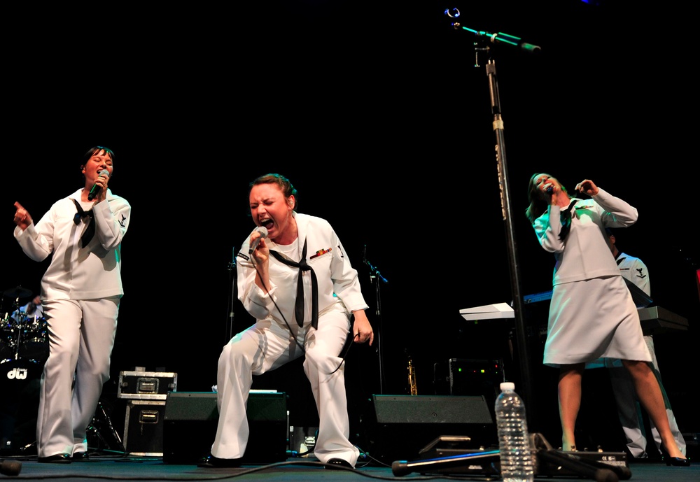 US Fleet Forces Band perform in San Salvador