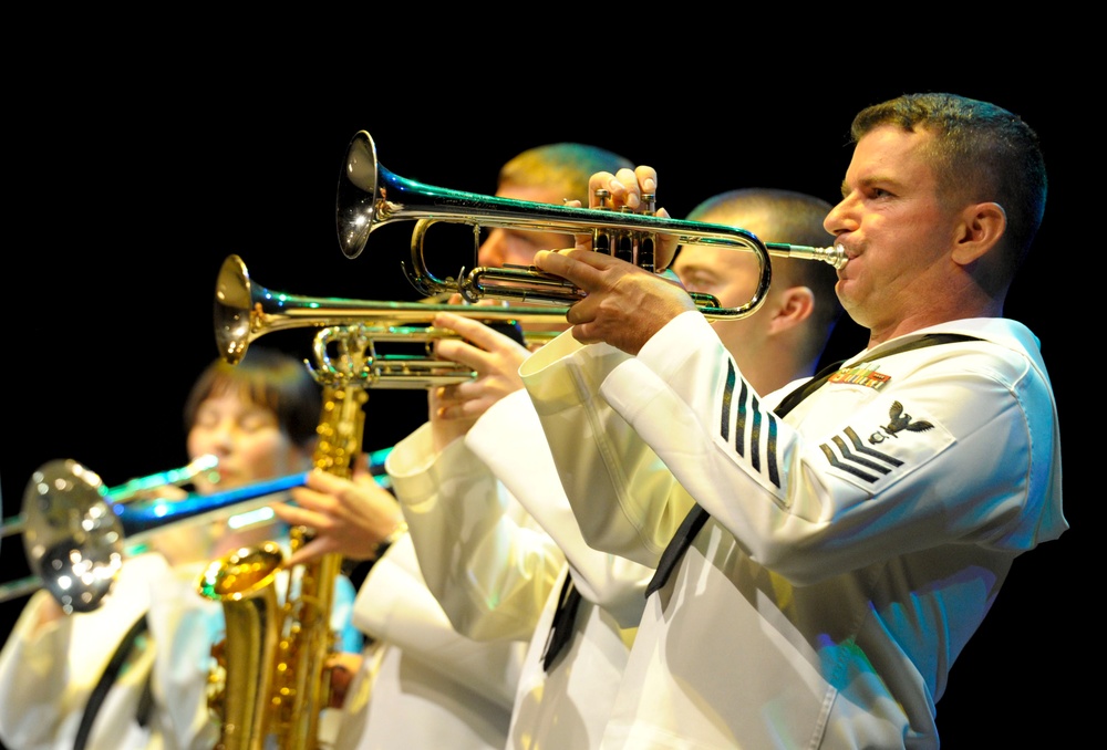 US Fleet Forces Band perform in San Salvador