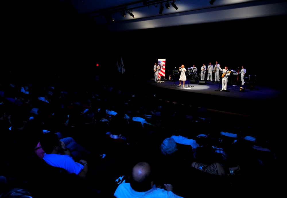 US Fleet Forces Band perform in San Salvador