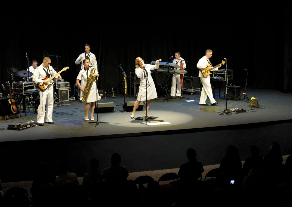 US Fleet Forces Band perform in San Salvador