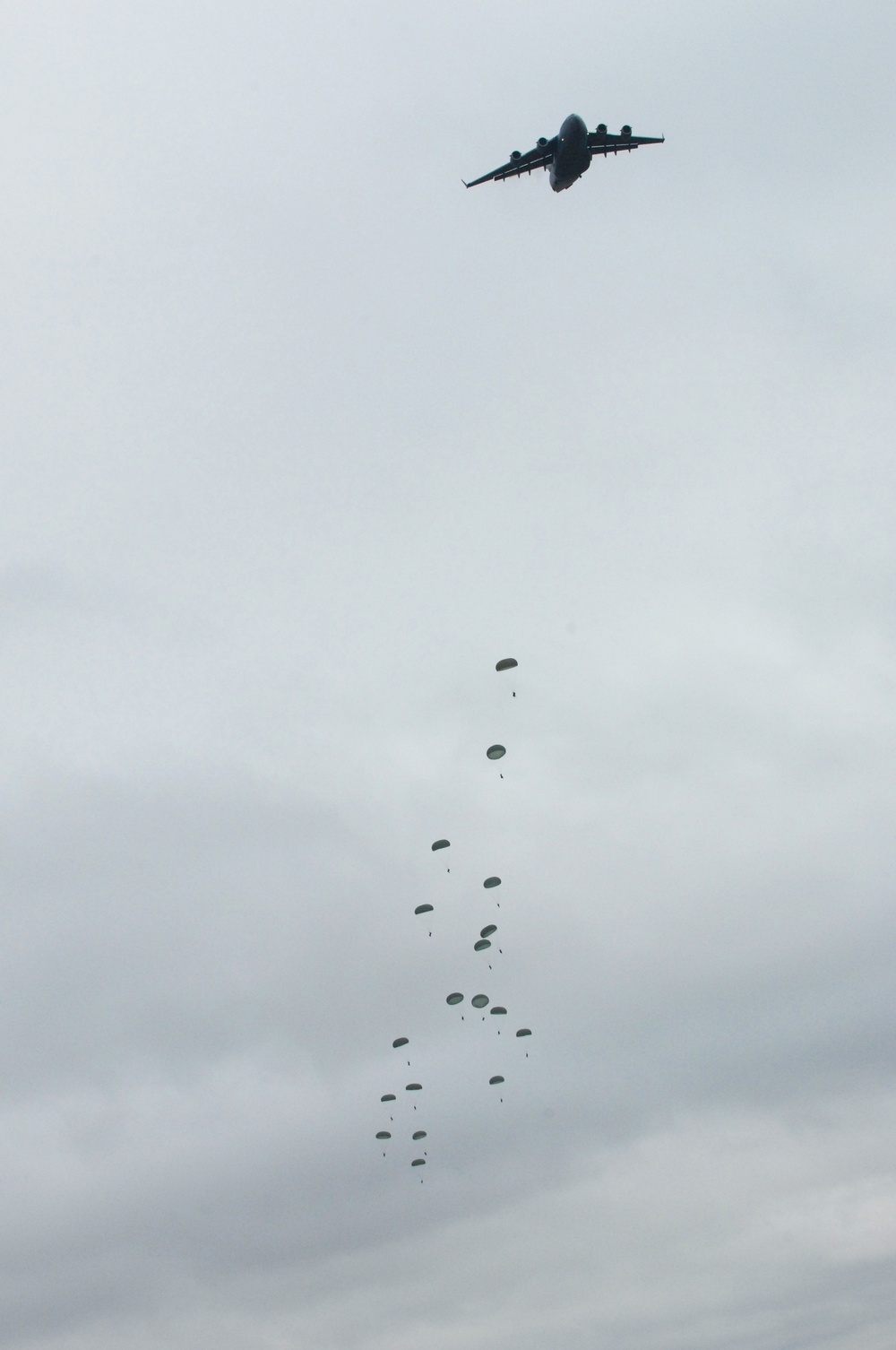 US soldiers parachute into Shoalwater Bay Training Area during Talisman Sabre 2011