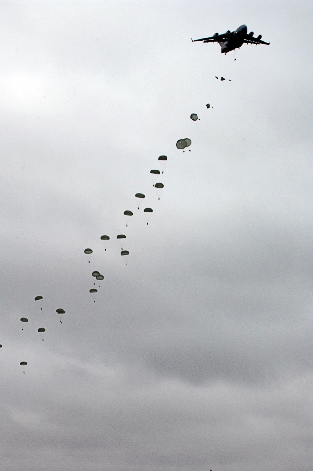 US soldiers parachute into Shoalwater Bay Training Area during Talisman Sabre 2011