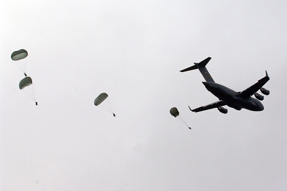 US soldiers parachute into Shoalwater Bay Training Area during Talisman Sabre 2011