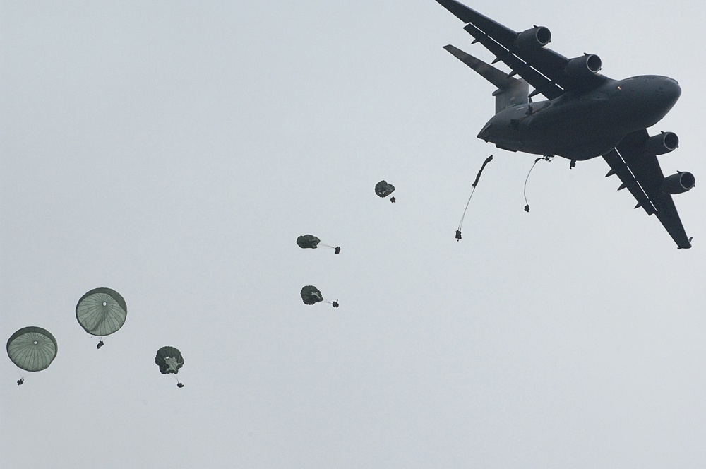 US soldiers parachute into Shoalwater Bay Training Area during Talisman Sabre 2011