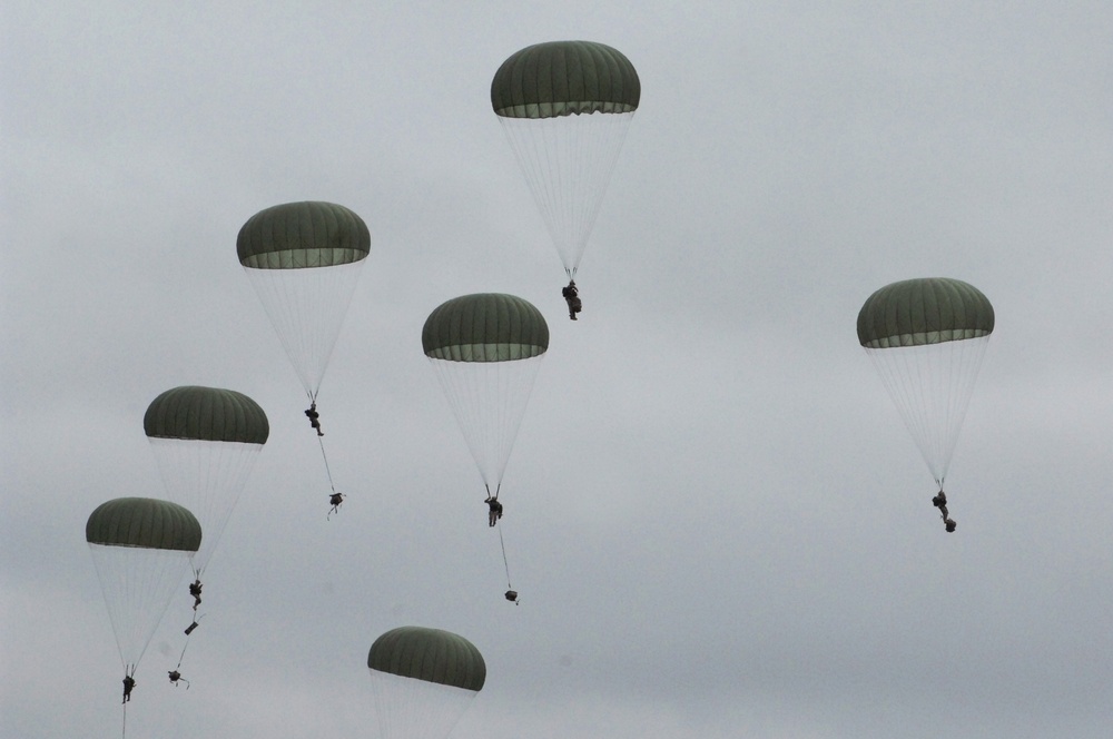 US soldiers parachute into Shoalwater Bay Training Area during Talisman Sabre 2011