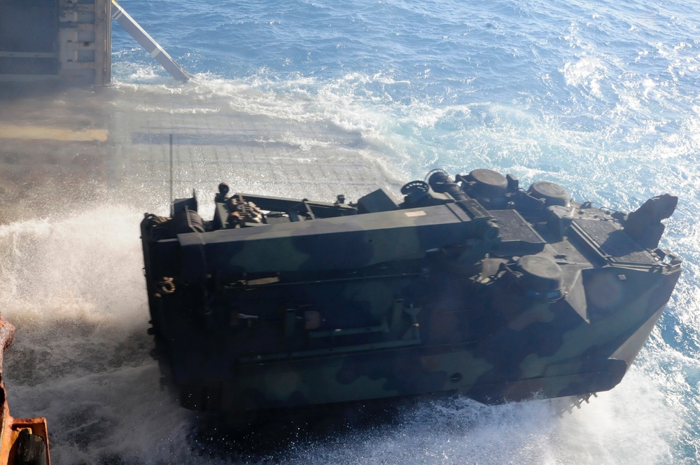 US, Australian sailors work together during Talisman Sabre 2011