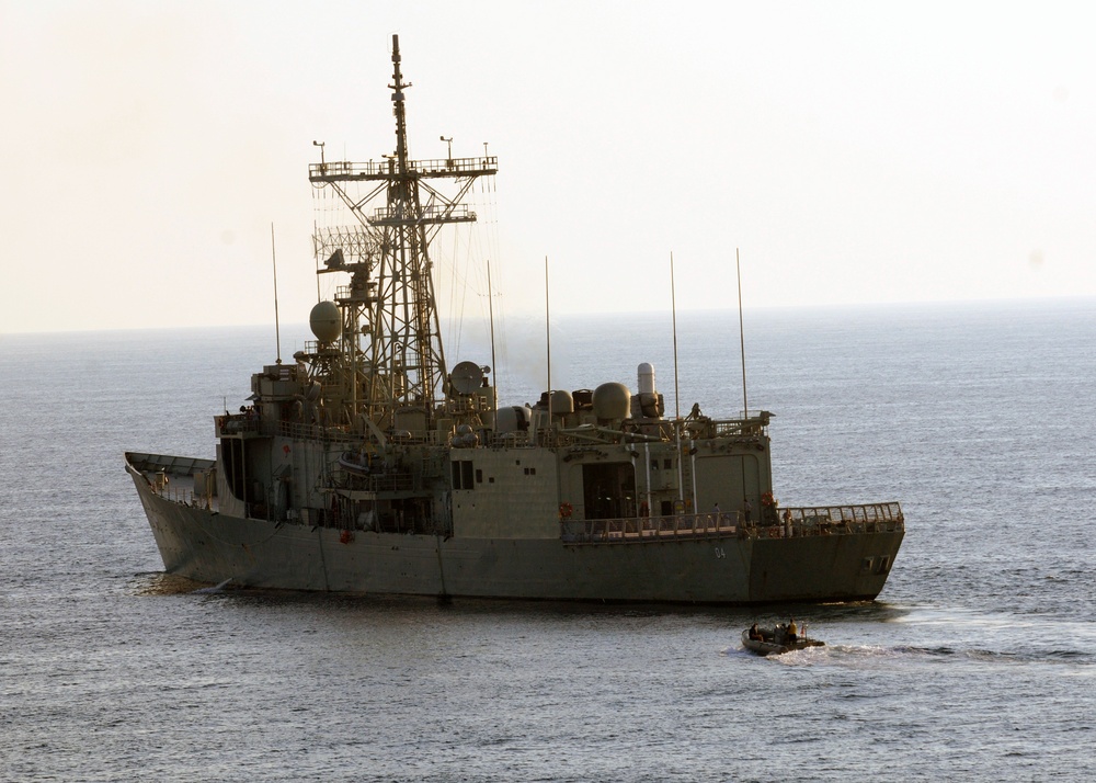 US, Australian sailors work together during Talisman Sabre 2011