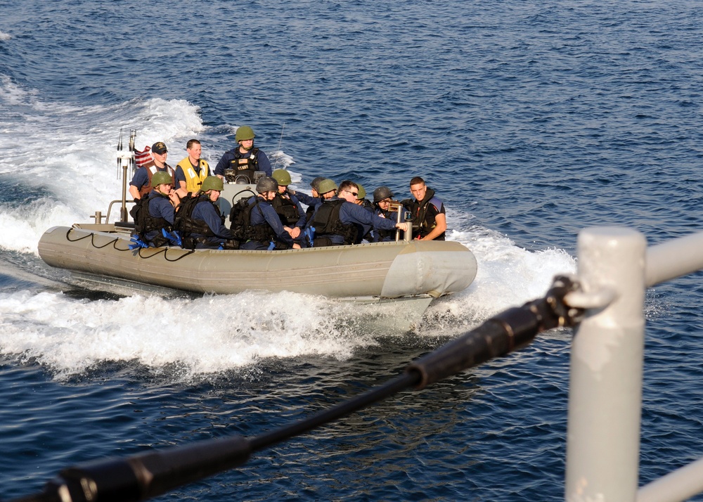 US, Australian sailors work together during Talisman Sabre 2011