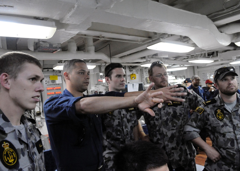 US, Australian navy build bonds during Talisman Sabre 2011