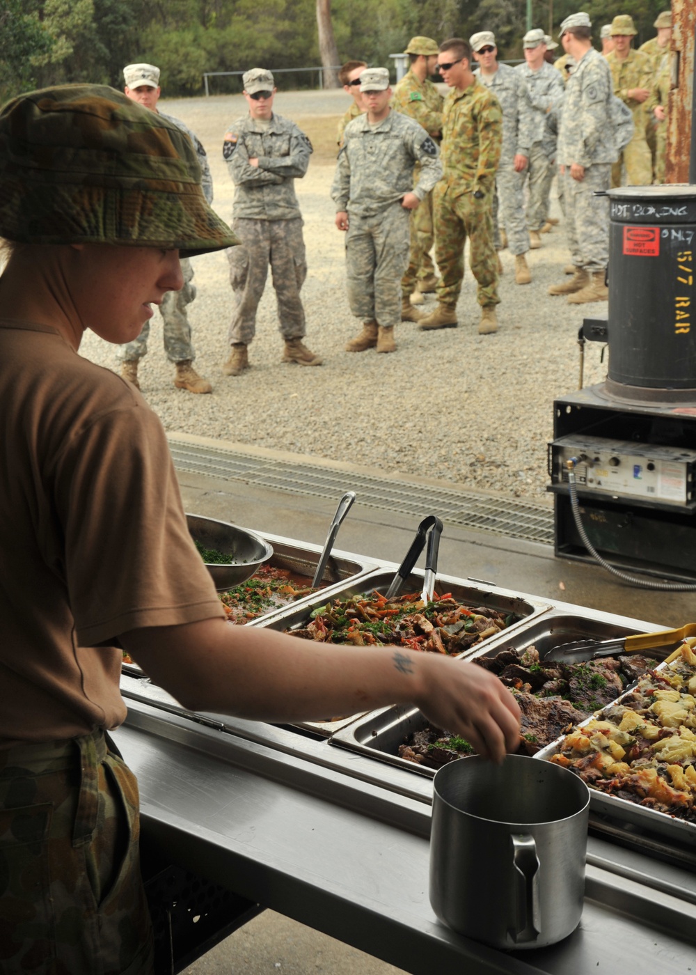 Australian troops feed masses at Camp Sam Hill during Talisman Sabre 2011