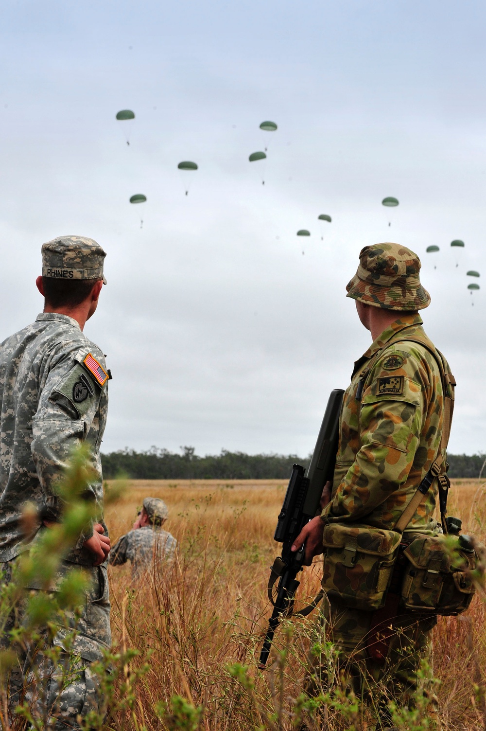 US, Australian paratroopers take to skies over Shoalwater Bay Training Area during Talisman Sabre 2011