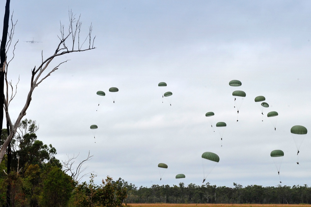 US, Australian paratroopers take to skies over Shoalwater Bay Training Area during Talisman Sabre 2011