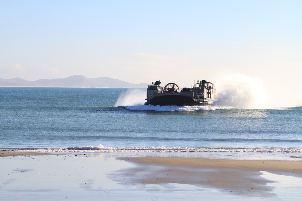 US Marines practice amphibious landing during Talisman Sabre 2011