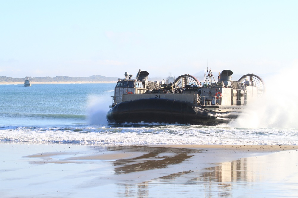 US Marines practice amphibious landing during Talisman Sabre 2011