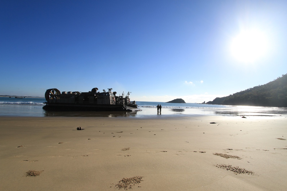 US Marines practice amphibious landing during Talisman Sabre 2011