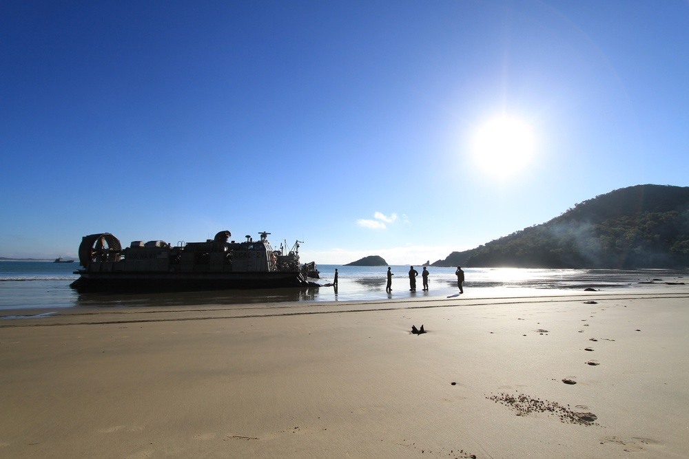 US Marines practice amphibious landing during Talisman Sabre 2011