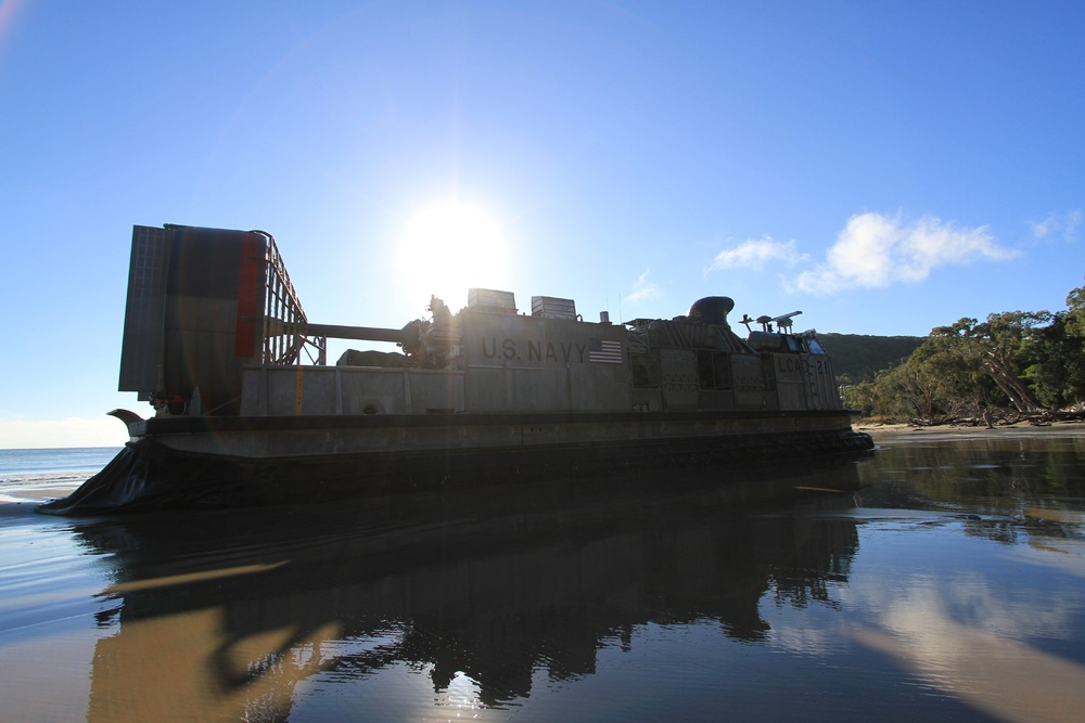 US Marines practice amphibious landing during Talisman Sabre 2011