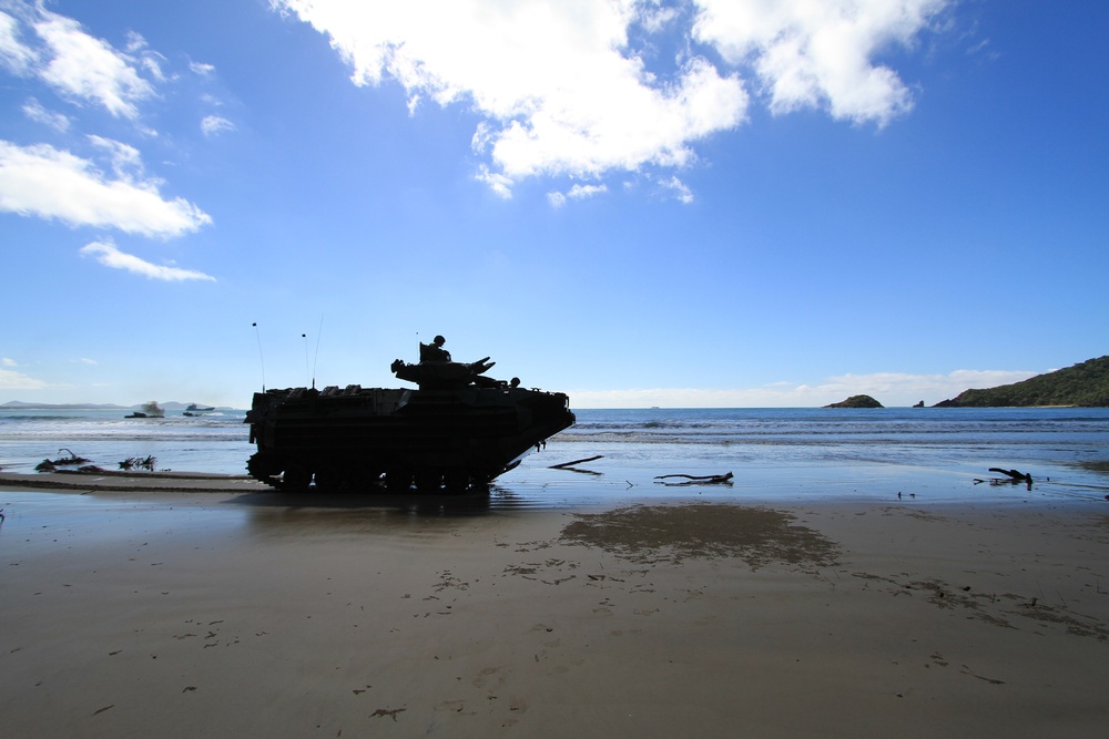 US Marines practice amphibious landing during Talisman Sabre 2011