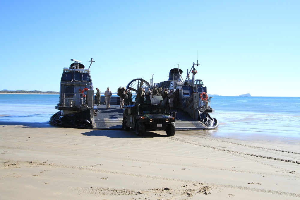 US Marines practice amphibious landing during Talisman Sabre 2011