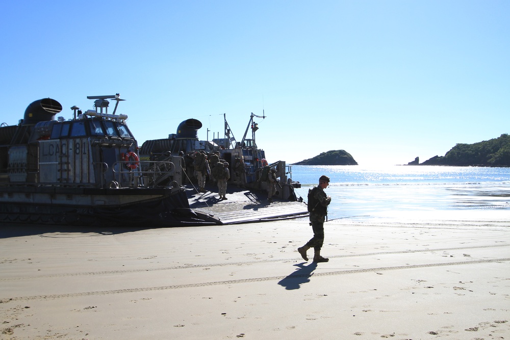 US Marines practice amphibious landing during Talisman Sabre 2011