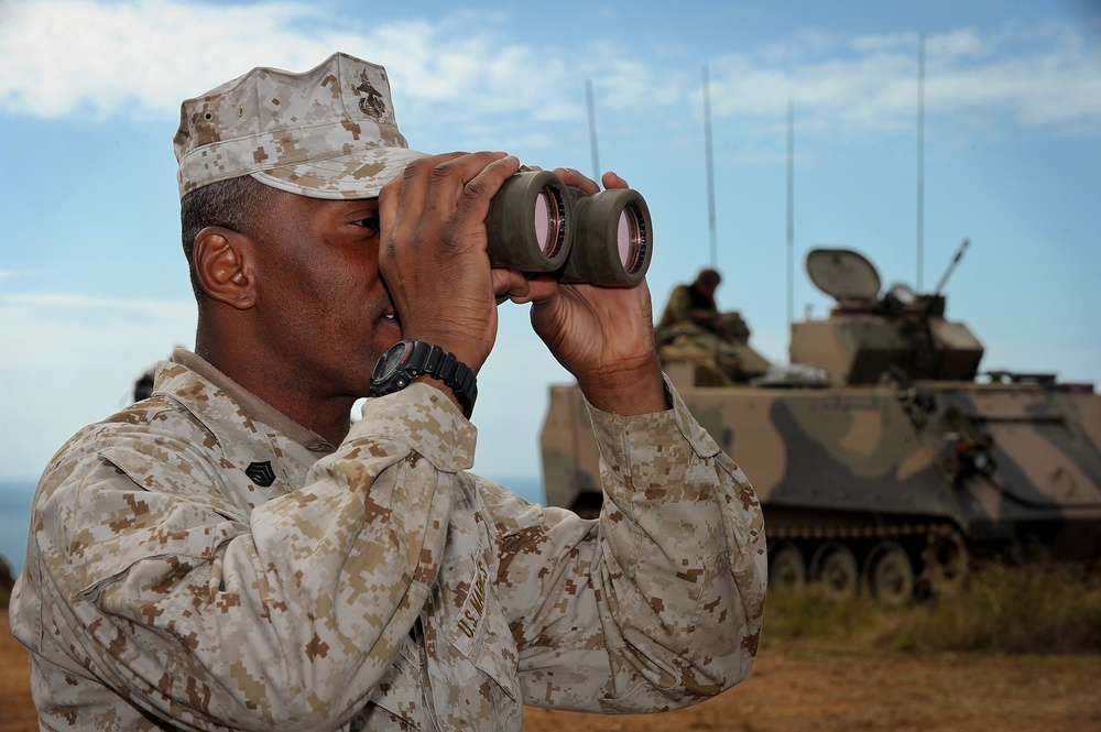 U.S. Marines, Australian troops coordinate close air support during Talisman Sabre 2011