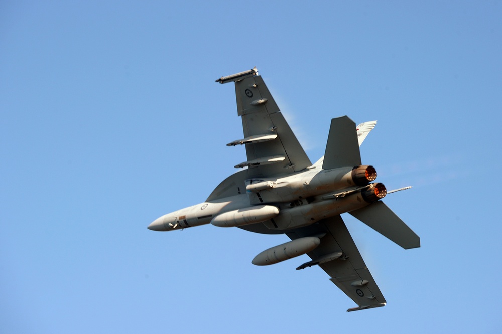 US Marines, Australian troops coordinate close air support during Talisman Sabre 2011