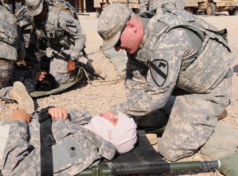 Combat medics train soldiers on life-saving techniques