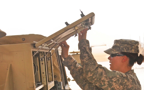 Joint Node Network soldiers keep the force connected