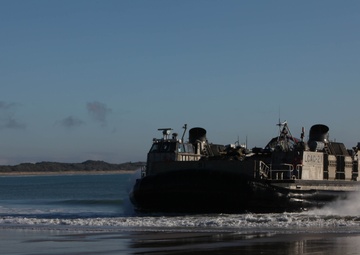 US Marines practice amphibious assault during Talisman Sabre 2011
