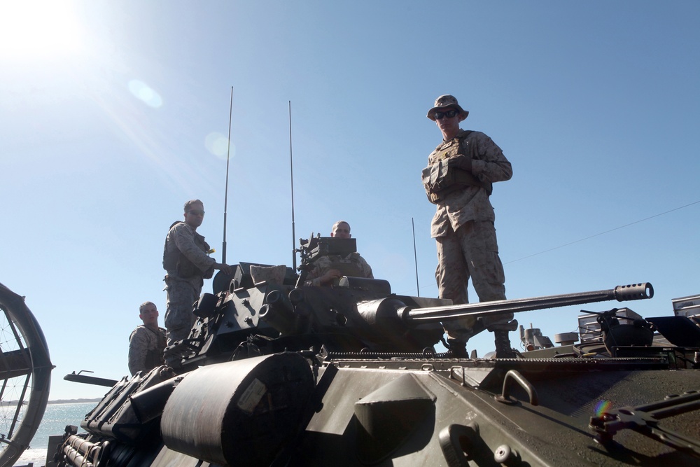 US Marine conduct amphibious assault during Talisman Sabre 2011