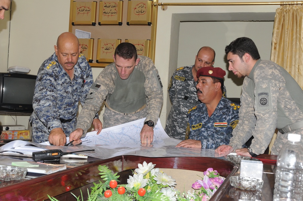 US forces meet with Iraqi commander to discuss operations center improvements