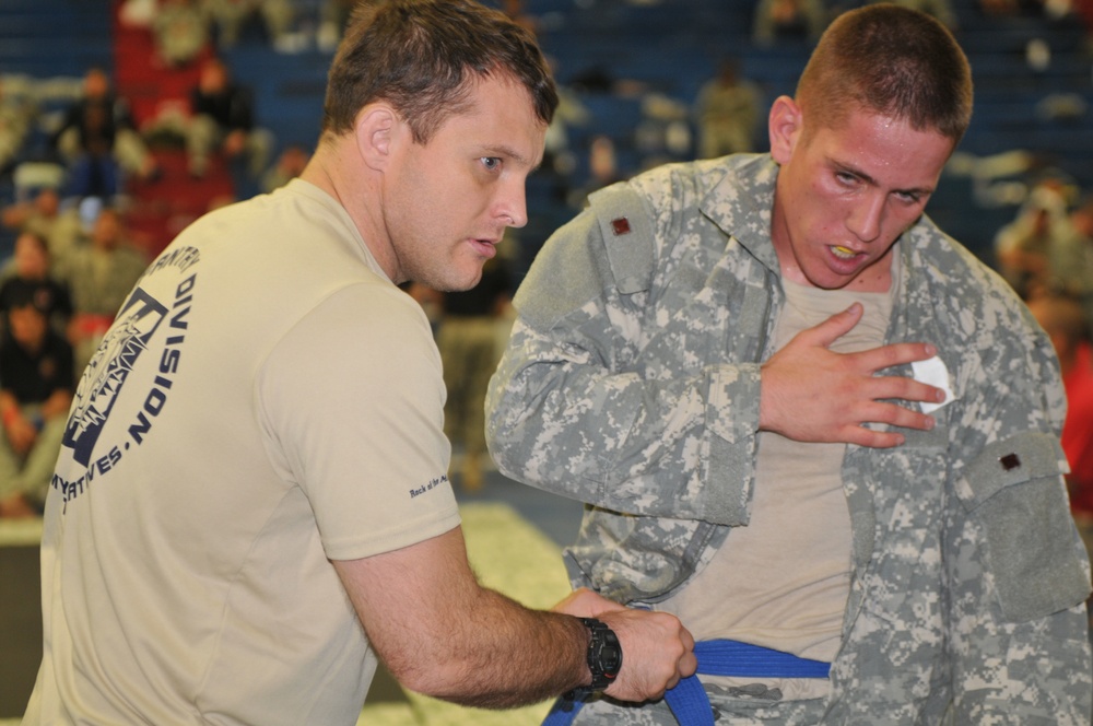 Marne soldier fights through minor shoulder injury during All-Army Combatives Tournament