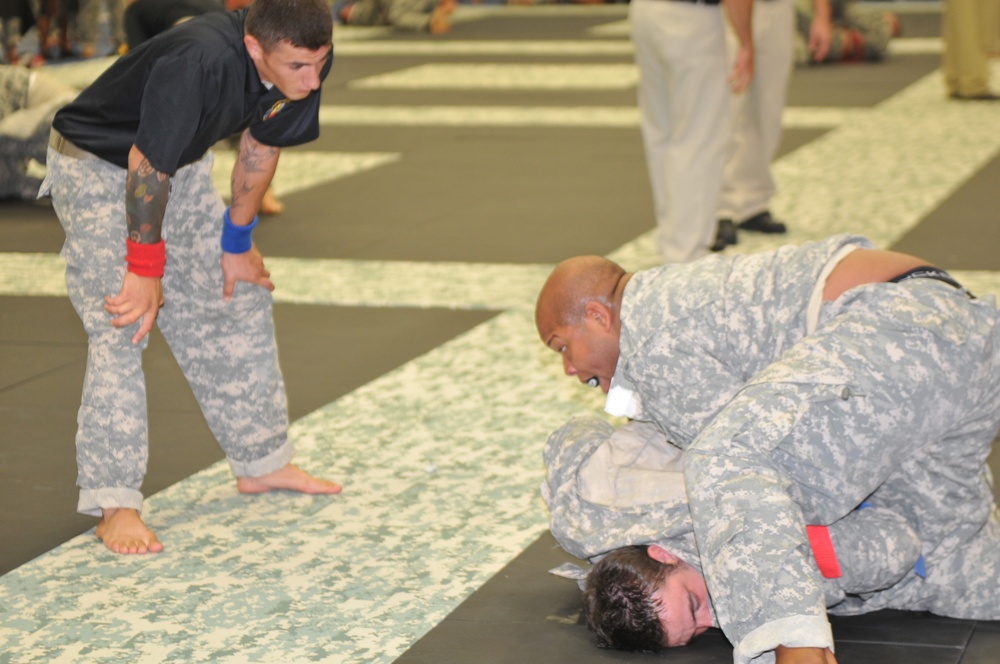 Dog Face soldier goes for the win at All-Army Combatives Tournament