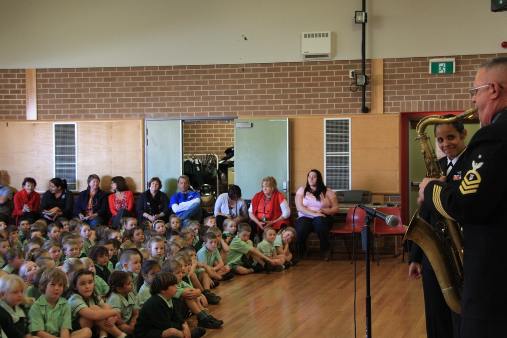 US 7th Fleet Band plays at Banora Point Primary School