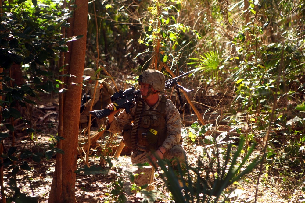 US Marines conduct mechanized assault during Talisman Sabre 2011