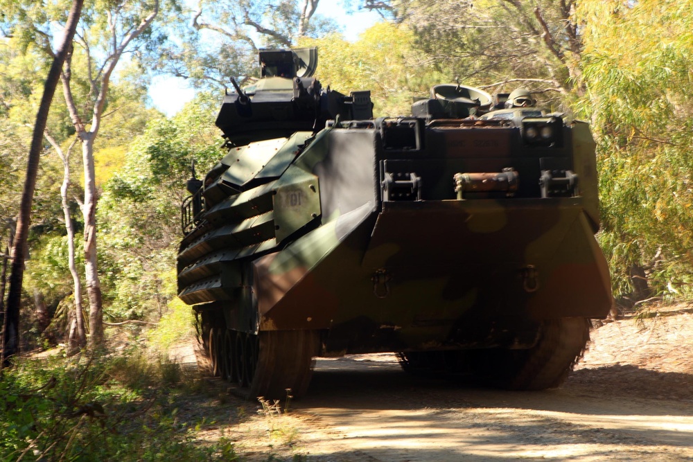 US Marines conduct mechanized assault during Talisman Sabre 2011