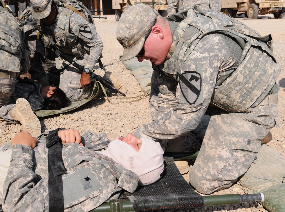 Combat medics train Soldiers on life-saving techniques