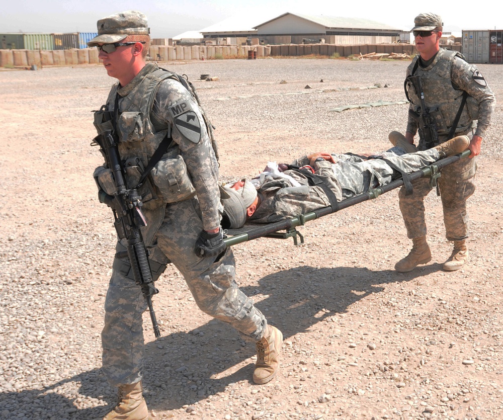 Combat medics train Soldiers on life-saving techniques