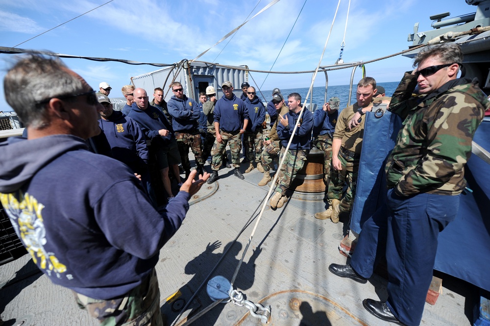 DVIDS Images Navy Diver Aboard USNS Grasp Image 6 Of 7   1000w Q95 