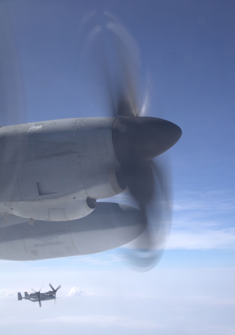 Fueling the flight: VMGR-252 fuels Ospreys on cross country mission