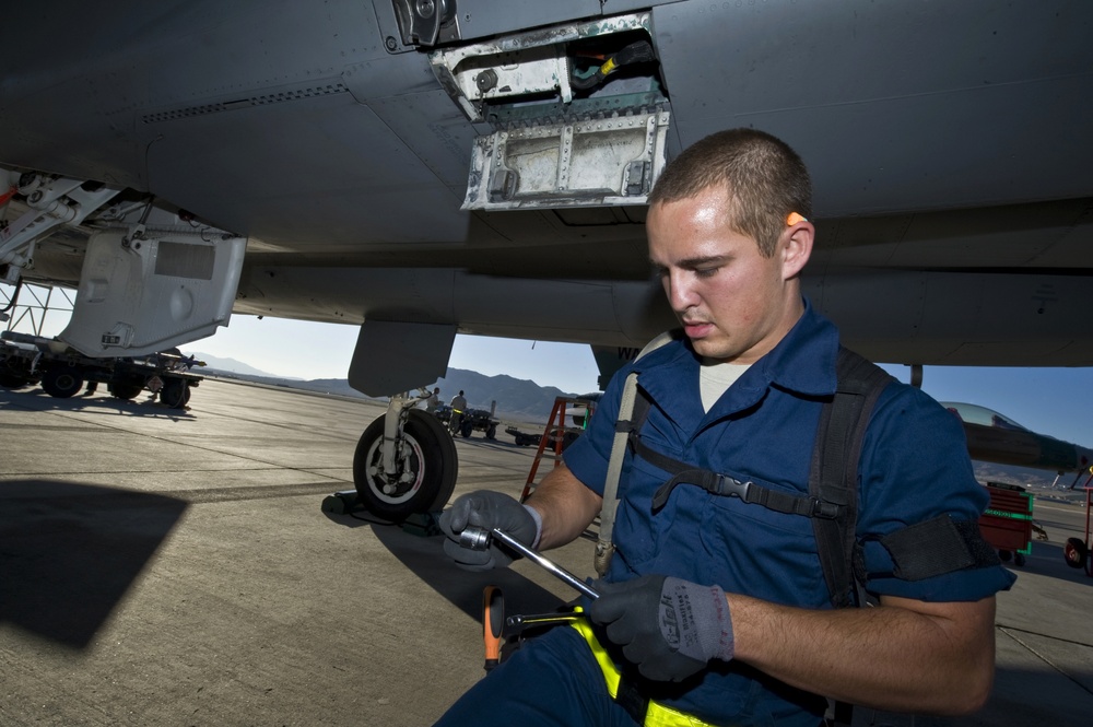 DVIDS - Images - Weapons load crew competition [Image 1 of 20]
