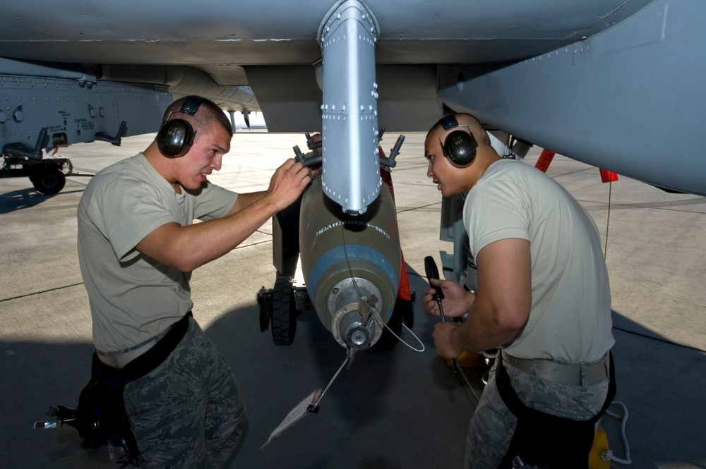 Weapons load crew competition