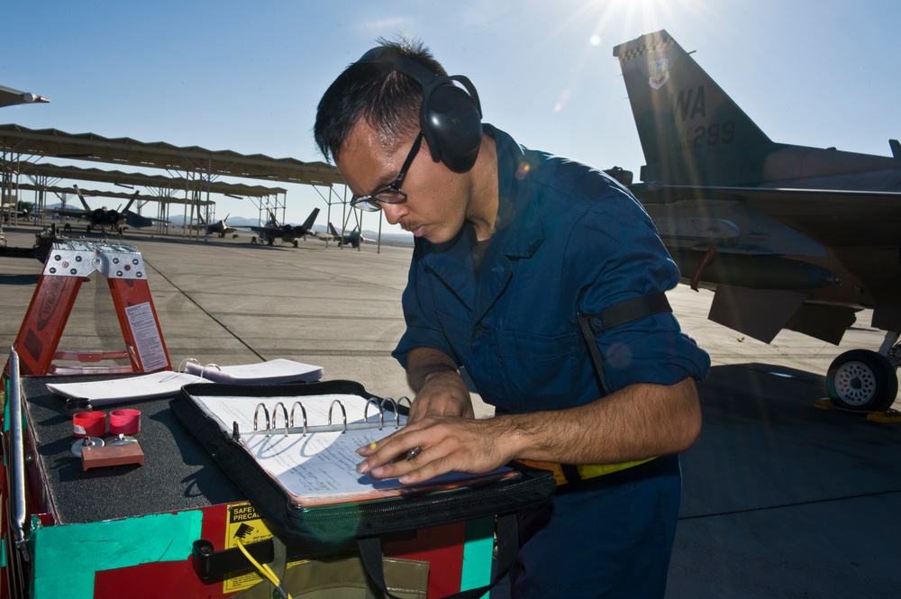 Weapons load crew competition