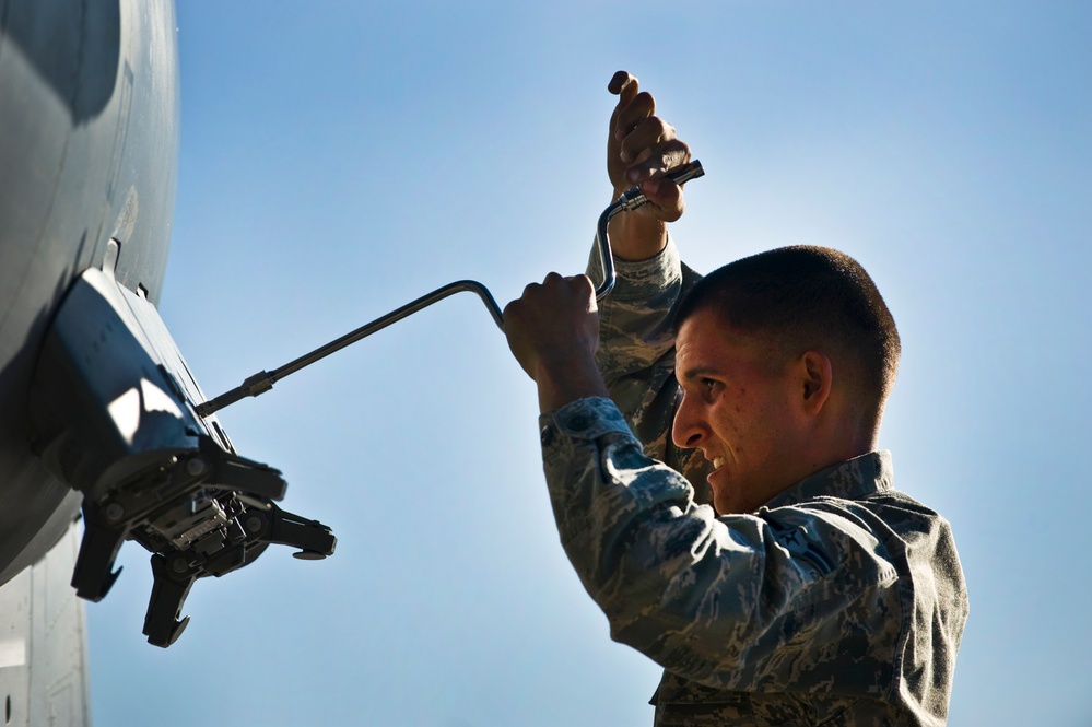 Weapons load crew competition