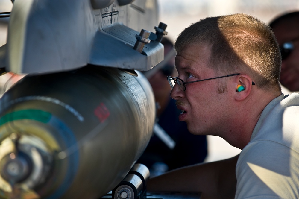 Weapons load crew competition
