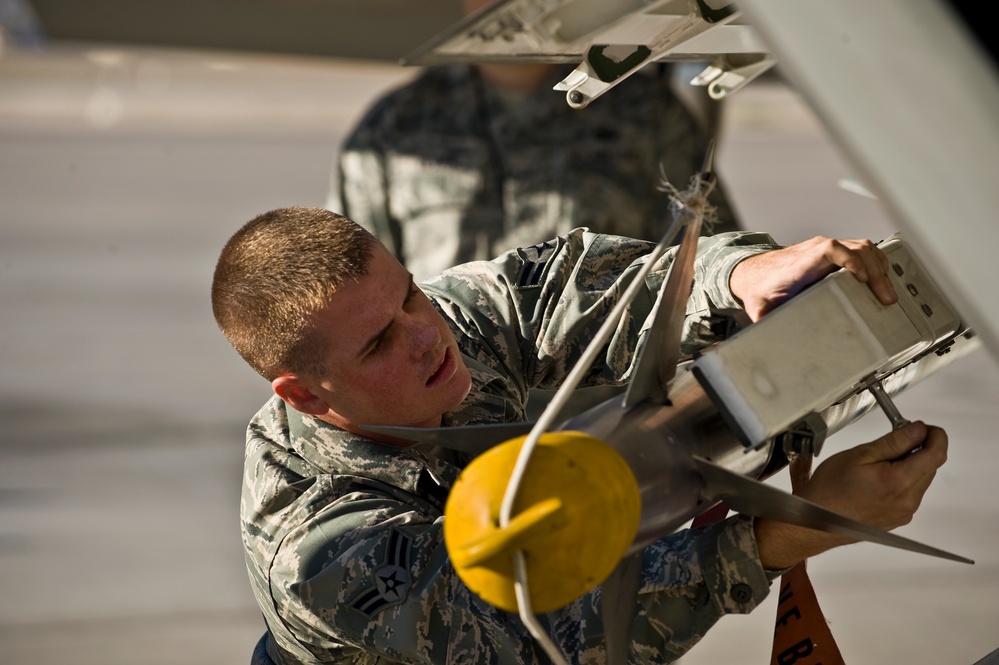 Weapons load crew competition