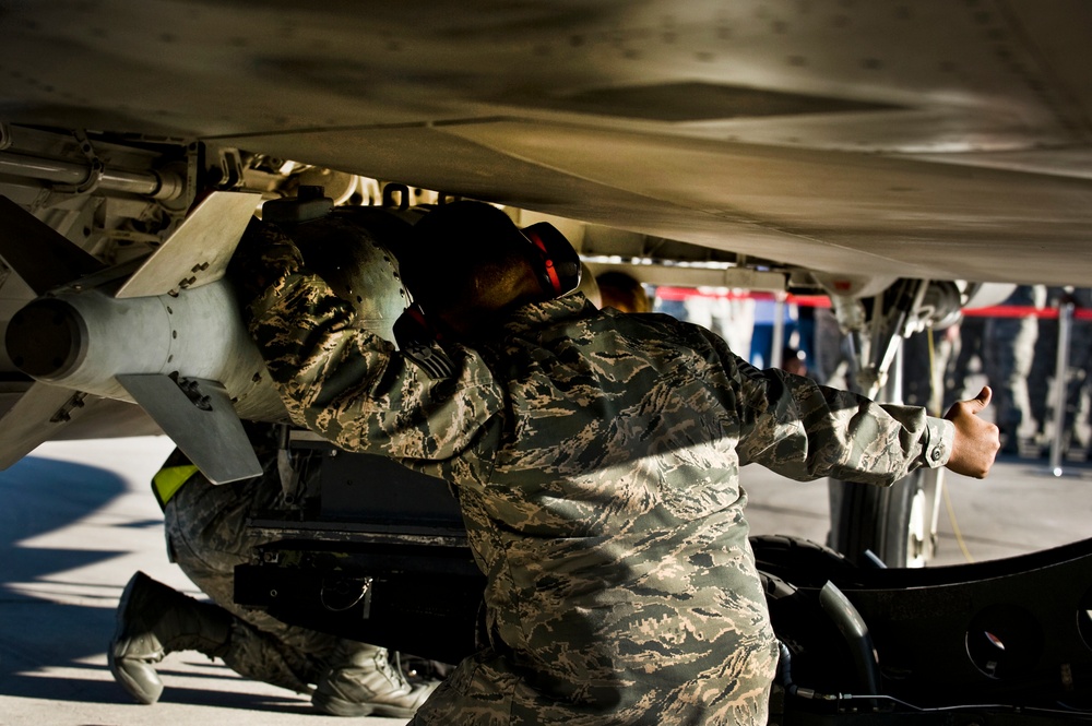 Weapons load crew competition