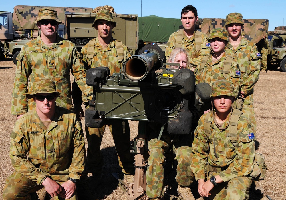 Australian Defence Force troops conduct rapid defense drills during Talisman Sabre 2011