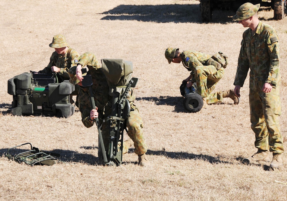 Australian Defence Force troops conduct rapid defense drills during Talisman Sabre 2011